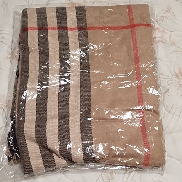 NWT Beautiful Tartan Plaid Check Scarf in Tan, Black, and Red - Picture 3 of 6